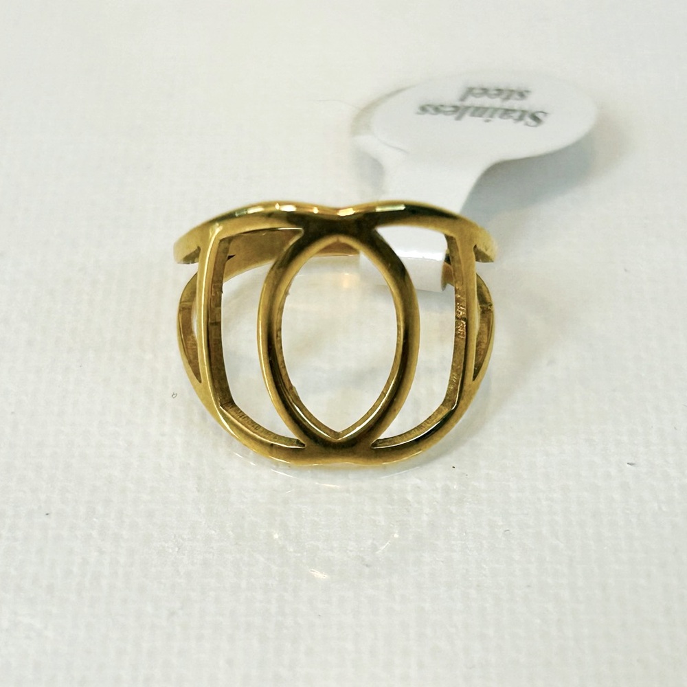 🌟NWT Elegant Openwork Stainless Steel Ring - Size 6